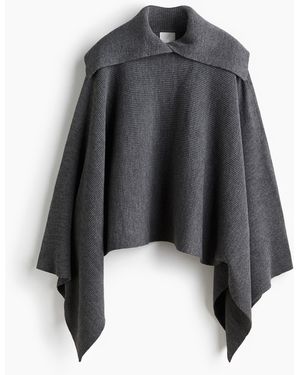 H&M Cape in Rippstrick - Grau
