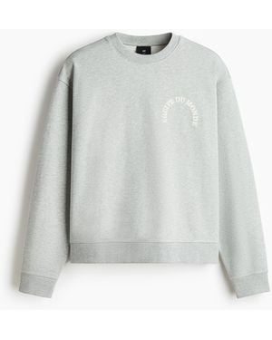 H&M Bedrucktes Sweatshirt in Loose Fit - Weiß
