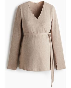 H&M MAMA Geripptes Shirt im Wickelschnitt - Natur