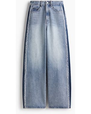 H&M Jeans mit Kontraststreifen - Blau