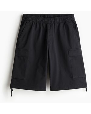 H&M Cargoshorts aus Twill in Loose Fit - Schwarz