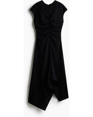 H&M Kleid mit Kappenärmeln und Zipfelsaum - Schwarz