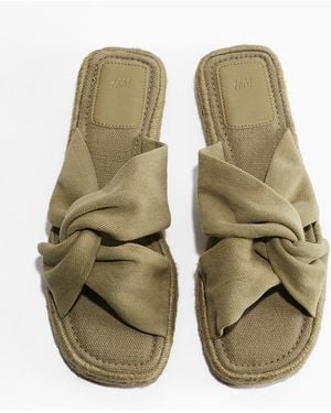 H&M Espadrille-Sandalen mit Twistdetail - Grün