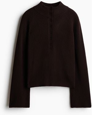 H&M Gerippter Pullover mit Turtleneck - Schwarz