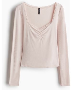 H&M Geripptes Shirt mit Spitze - Pink