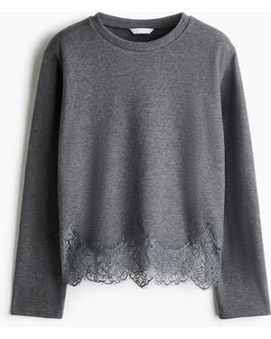 H&M Jerseyshirt mit Spitzenbesatz - Grau