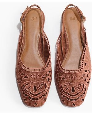 H&M Slingpumps mit Broderie Anglaise - Braun