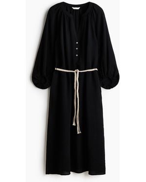 H&M Oversized Kleid mit Bindegürtel - Schwarz