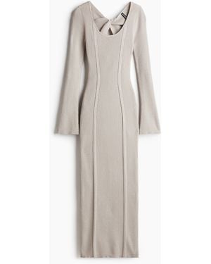 H&M Kleid aus Rippstrick mit Twistdetail - Weiß