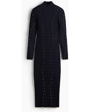 H&M Geripptes Strickkleid mit Zierperlen - Blau