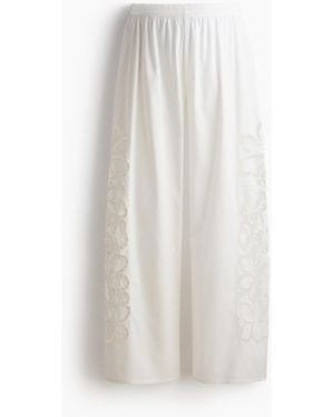 H&M MAMA Hose mit Broderie Anglaise - Weiß