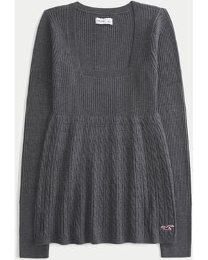 Hollister Langärmliger Babydoll mit eckigem Ausschnitt - Grau