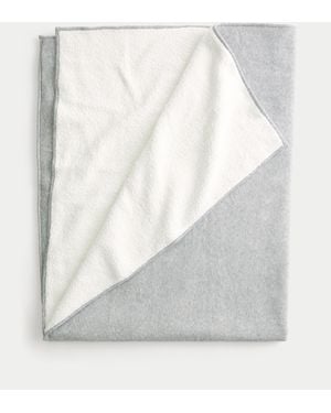 Hollister Hollister Feel Good Sherpa & Fleece Blanket - Grey