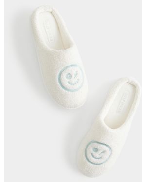 Hollister Gilly Hicks Logo Smiley Slippers - White