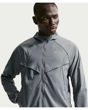 Nike Stride Jacket - Grey