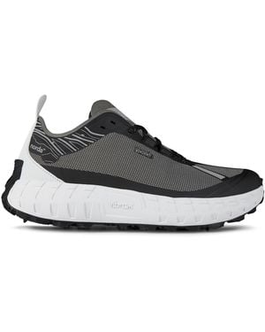 Norda 001 Trainers - Black