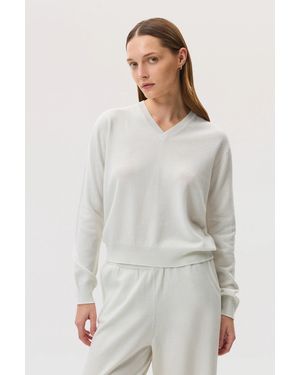 Johnstons of Elgin Cashmere V Neck Jumper - White