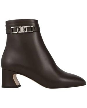 Ferragamo Ornament Vara Chain Boots - Black