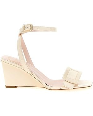 Roger Vivier Keilsandale Mit Lackierter Schnalle - Natur
