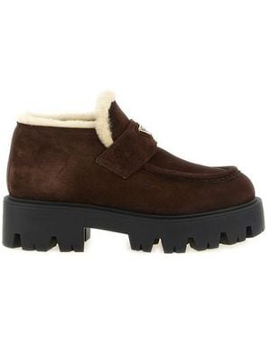 Prada Mocassino Con Pelliccia E Logo Smaltato - Marrone