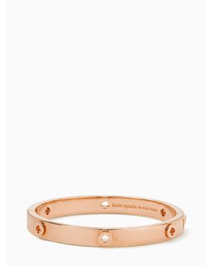 Kate Spade Spot The Spade Armreif Mit Scharnierverschluss Mit Nieten - Natur