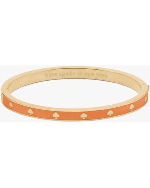 Kate Spade Spot The Spade Armreif Mit Scharnierverschluss Aus Emaille - Natur