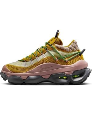 Nike (Wmns) Air Max Flyknit Venture 'Bronzine Smokey Mauve' - Brown