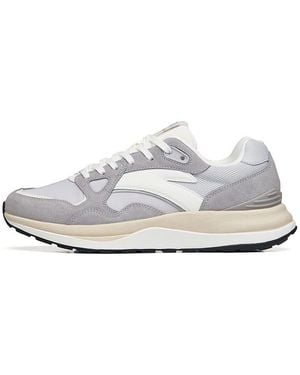 Anta (Wmns) Star 202 Td - White