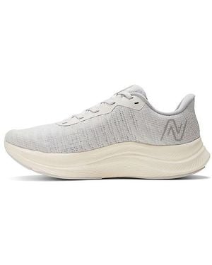 New Balance (Wmns) Fuelcell Propel V4 Matter Rain Cloud' - White