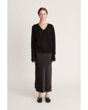 Lee Mathews Cashmere V Neck Sweater - Black