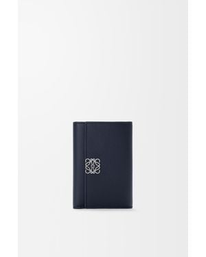 Loewe Cartera Vertical Pequeña Anagram En Piel De Cuero Graneada Mujer - Azul