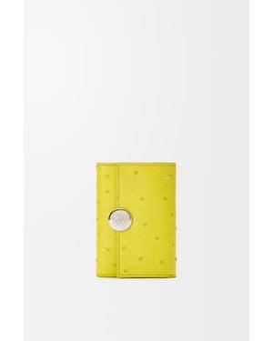 Loewe Cartera Vertical Pequeña Pebble En Piel De Avestruz Mujer - Amarillo