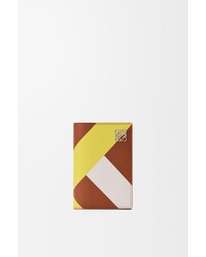 Loewe Funda De Pasaporte Anagram En Piel De Cuero Mujer - Blanco