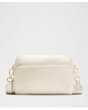lululemon – Everywhere Crossbody Bag Large 3L Metal Hardware – - Natural