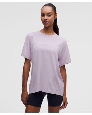 lululemon – Swiftly Relaxed Short-Sleeve Shirt Hip Length Logo – – Size 4 - Purple