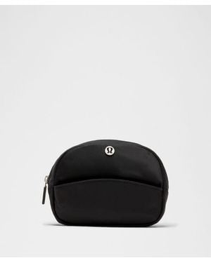 lululemon City Essentials Pouch Bag Mini - Colour Black/silver