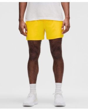lululemon – Pace Breaker Linerless Shorts – 5" – – Size Large - Yellow