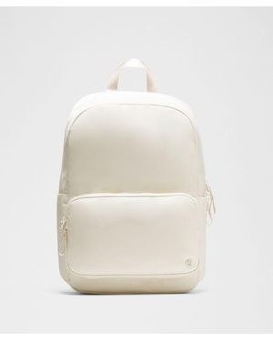 lululemon – Everywhere Backpack 22L – Colour Khaki - White