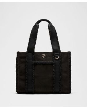 lululemon – Boxy Tote Bag 10L Faux Shearling Trims – - Black