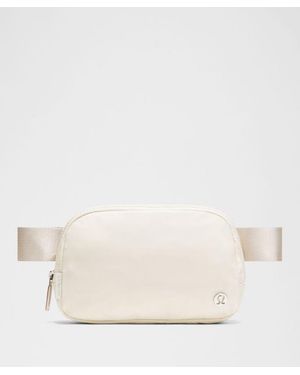 lululemon – Everywhere Belt Bag 1L – - Natural