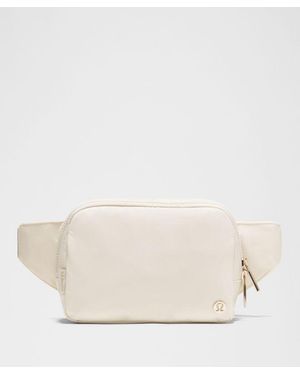 lululemon Everywhere Belt Bag Large 2L - Natural