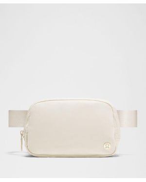 lululemon – Everywhere Belt Bag 1L – - Natural