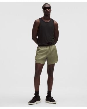 lululemon – Mile Maker Reflective Linerless Shorts – 6" – – Size Small - Black