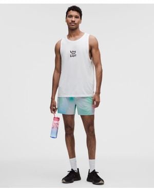 lululemon – Pace Breaker Linerless Shorts Pride – 5" – Colour Printed – Size Large - White