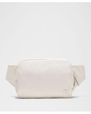lululemon Everywhere Belt Bag Large 2L - Natural