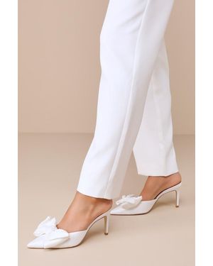 Dolce Vita Kayli Vanilla Pearls Bow Pointed-Toe Mule Court Shoes - White