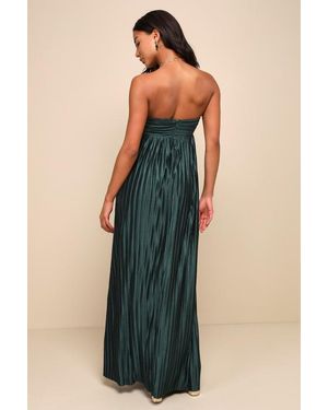 green emerald velvet dress Vicky