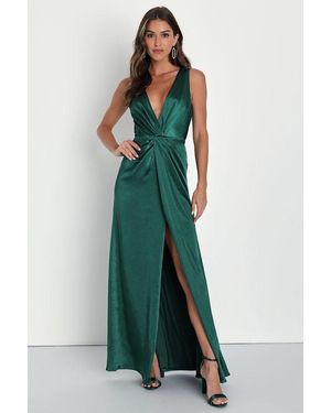 green emerald velvet dress ESTRELLA HALTER MAXI DRESS - EMERALD GREEN – CHIC LE FRIQUE main image 0