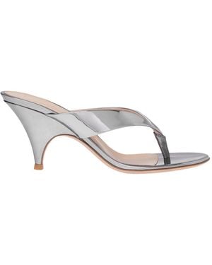 Gianvito Rossi Sofia Thong Metallic-Effect Leather Sandals