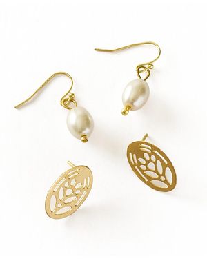 Matr Boomie Adhya Cultured Pearl And Oval Stud Earrings - Metallic